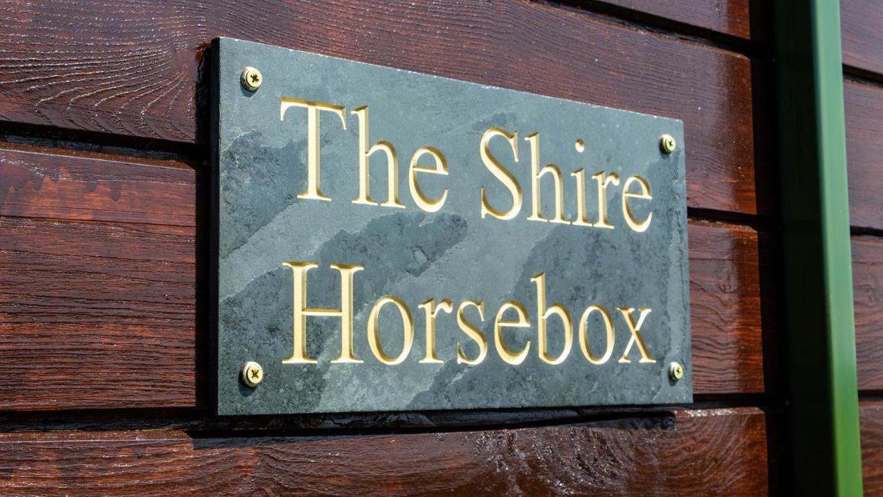 The Shire Luxury Converted Horse Lorry With Private Hot Tub Cyfie Farm Llanfyllin Exteriér fotografie